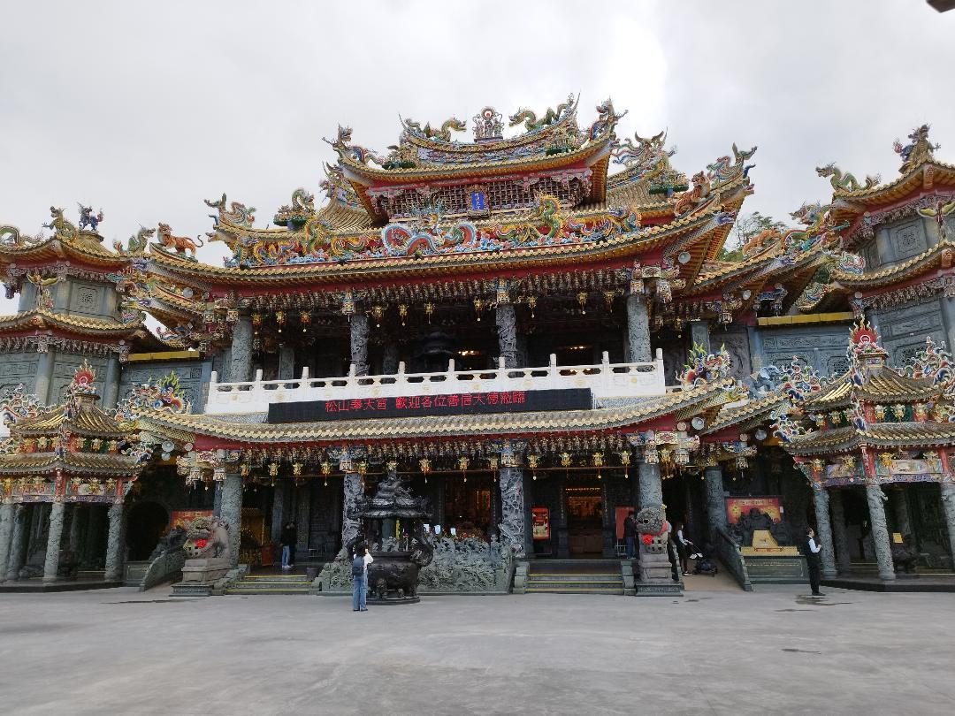 Something different to do in Taipei - Visit temples
